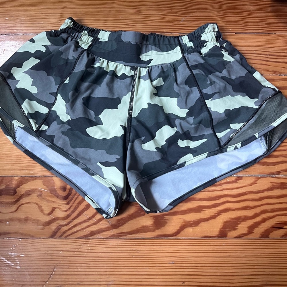 lululemon hotty hots size 4 2.5 inch